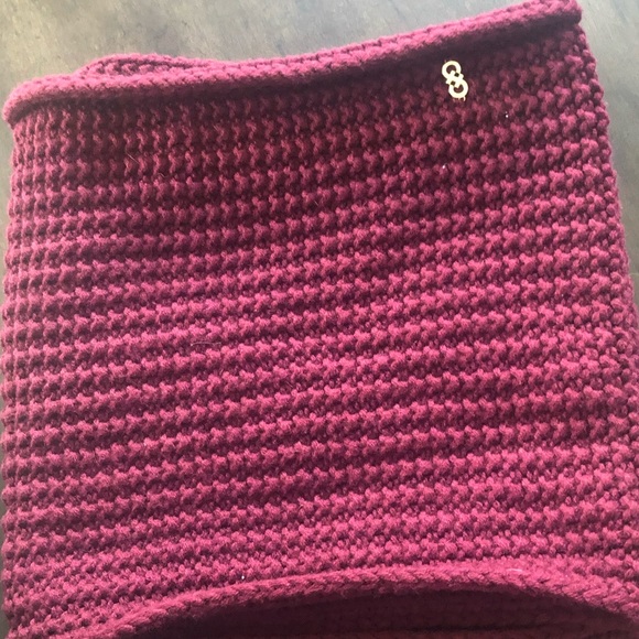 Cole Hann Scarf - Picture 1 of 3